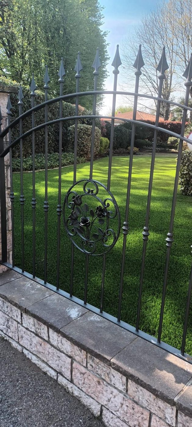 Giardino con ghiaia e piante ornamentali